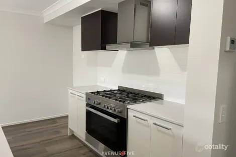 Property photo of 33 Dobell Street Mount Duneed VIC 3217