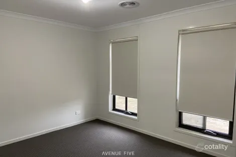 Property photo of 33 Dobell Street Mount Duneed VIC 3217