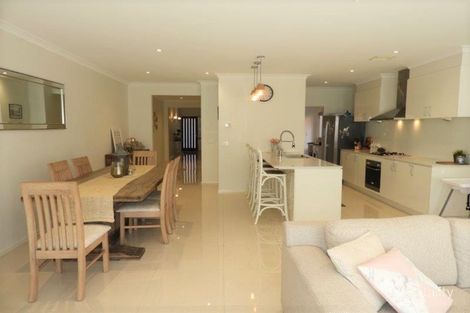 Property photo of 11 Fairlight Avenue Keysborough VIC 3173