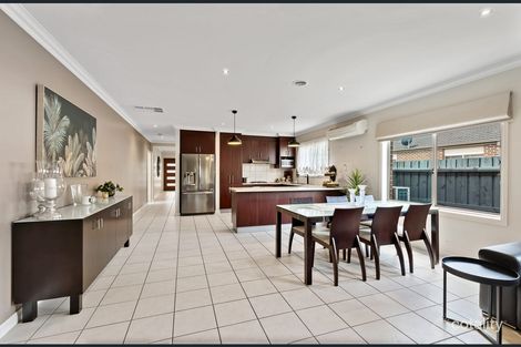 Property photo of 17 Paringa Avenue South Morang VIC 3752