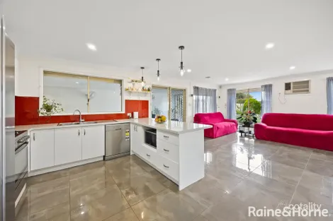 Property photo of 3 Judge Place Roxburgh Park VIC 3064