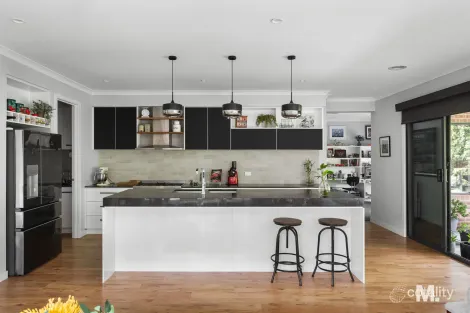 Property photo of 7 Bastings Avenue Mickleham VIC 3064