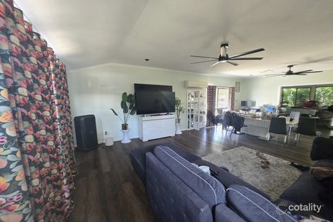 Property photo of 2 Andrew Place Emerald QLD 4720