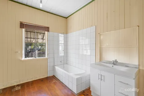 Property photo of 60 Blackstone Road Newtown QLD 4305