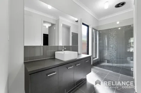 Property photo of 76 Lincolnheath Boulevard Point Cook VIC 3030