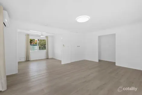 303 Cliveden Ave, Oxley, QLD 4075