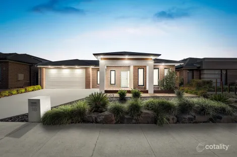 Property photo of 18 Deoro Parade Clyde North VIC 3978