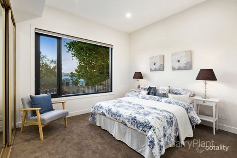 Property photo of 12 Fernley Avenue Macleod VIC 3085