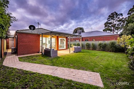 Property photo of 2 Gallop Close Cranbourne East VIC 3977