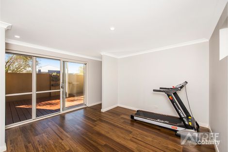 Property photo of 1 Melton Hill Lane Champion Lakes WA 6111