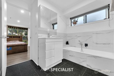 Property photo of 4 Canungra Close Hampton Park VIC 3976