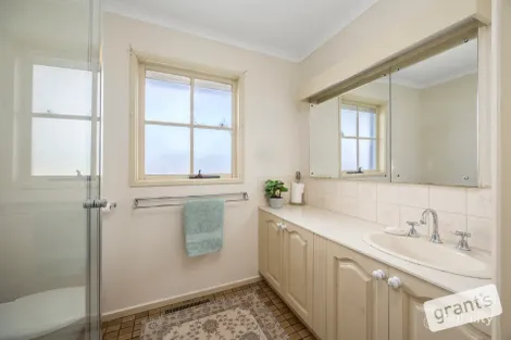 Property photo of 2 Mountain Flat Road Narre Warren East VIC 3804