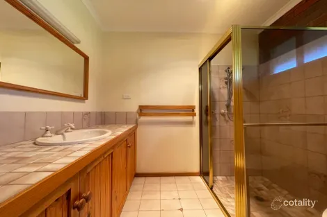 Property photo of 36 Golf Drive Shepparton VIC 3630