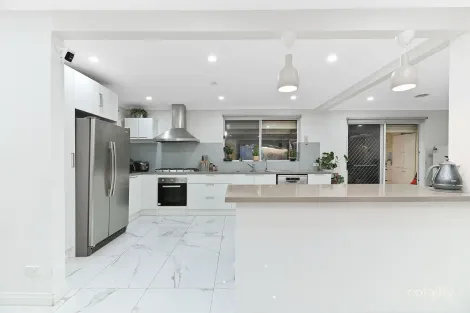 Property photo of 8 Mulgoa Court Keysborough VIC 3173