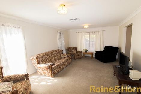 Property photo of 17 Erica Close Dubbo NSW 2830