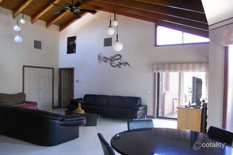 Property photo of 20 Mirbelia Crescent Mill Park VIC 3082