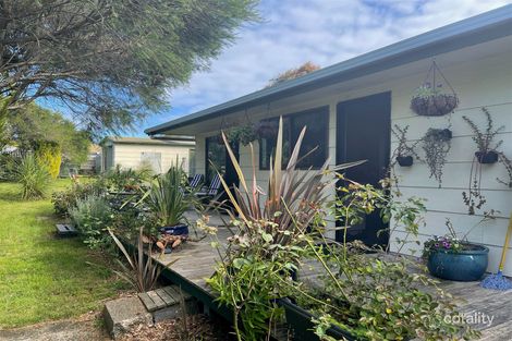 Property photo of 1 Sea Breeze Avenue Golden Beach VIC 3851
