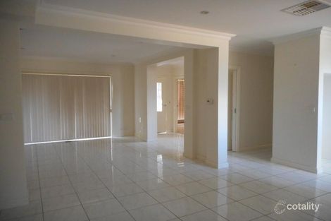 Property photo of 23 John Edgcumbe Way Endeavour Hills VIC 3802