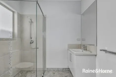 Property photo of 3 Evora Road Clyde VIC 3978