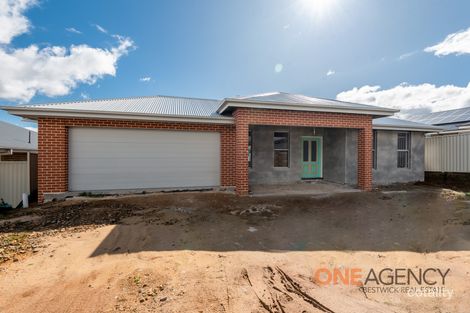 Property photo of 8 Lyon Close Kelso NSW 2795