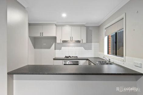 Property photo of 44 Chestnut Chase Pakenham VIC 3810