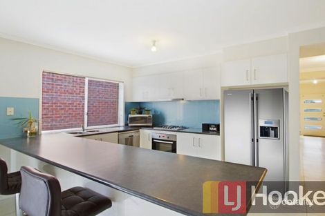 Property photo of 11 Cerbera Bend Cranbourne North VIC 3977
