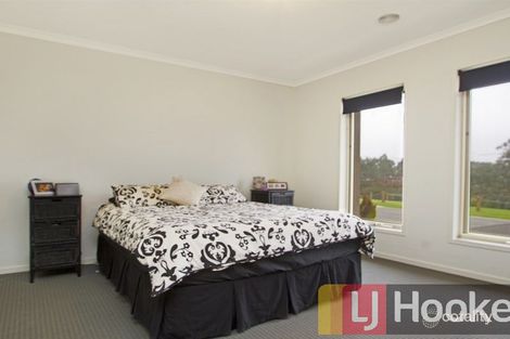 Property photo of 11 Cerbera Bend Cranbourne North VIC 3977