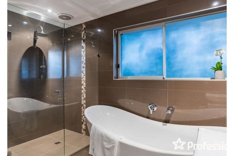 Property photo of 12 View Point Drive Chirnside Park VIC 3116