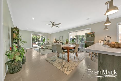 Property photo of 44 Eltham Parade Manor Lakes VIC 3024