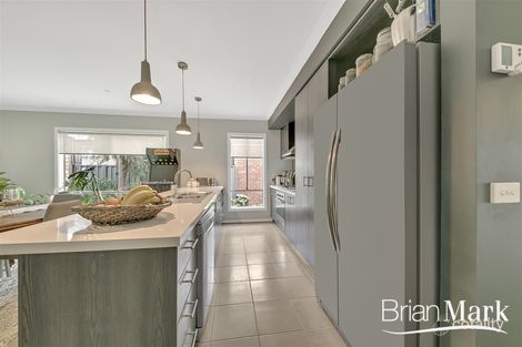 Property photo of 44 Eltham Parade Manor Lakes VIC 3024