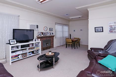 Property photo of 21 Fernleigh Road Turvey Park NSW 2650