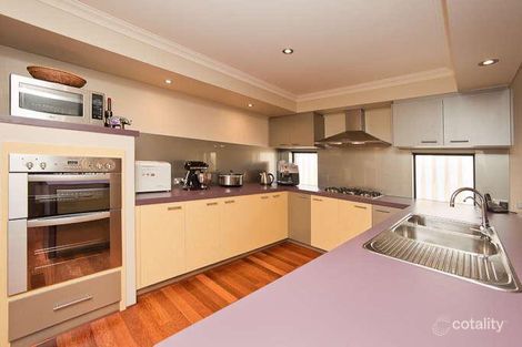 Property photo of 32 Courtland Crescent Redcliffe WA 6104