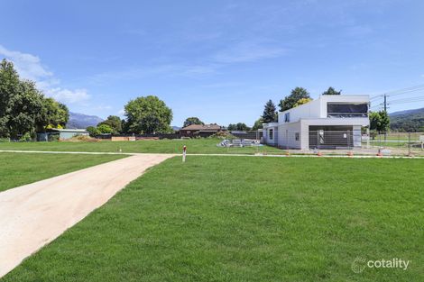 11 Wood St, Porepunkah, VIC 3740