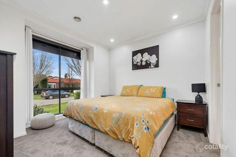 Property photo of 5 Nyarrin Place Cranbourne West VIC 3977