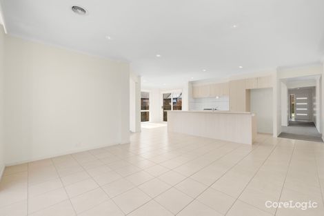 Property photo of 11 Melzak Way Berwick VIC 3806
