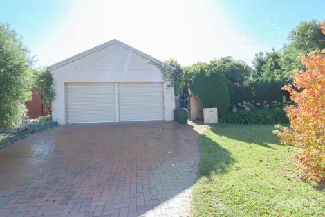 1 Clipper Way, Estella, NSW 2650