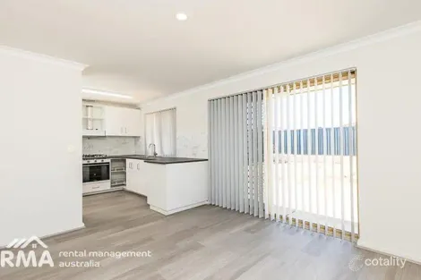 Property photo of 10 Wirrah Way Warnbro WA 6169