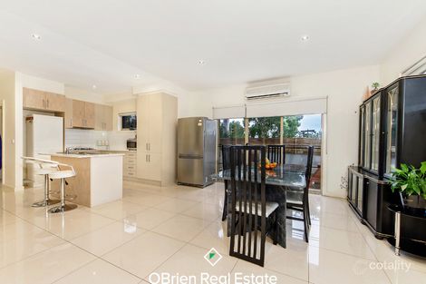 Property photo of 2 Cranwell Square Caroline Springs VIC 3023