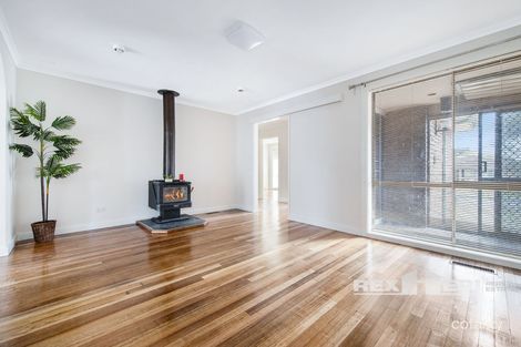 Property photo of 6 Thomas Crescent Cranbourne VIC 3977
