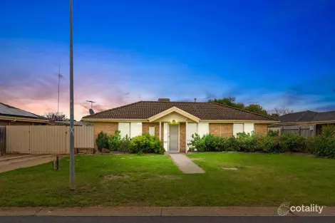 2 Gainsborough Pl, Melton West, VIC 3337