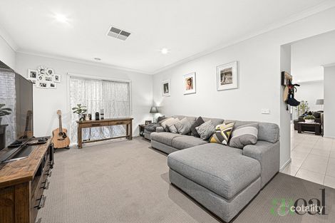 Property photo of 8 Grosvenor Street Keysborough VIC 3173