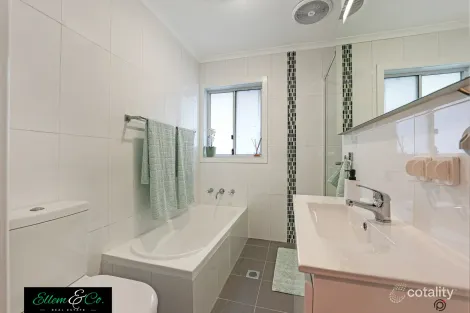 Property photo of 15 Morandoo Avenue Mount Keira NSW 2500