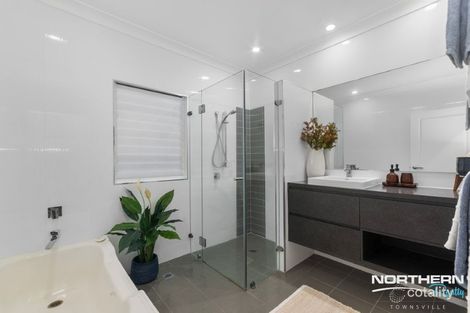 Property photo of 11 Saint James Drive Belgian Gardens QLD 4810