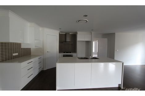 Property photo of 6 Ironbark Close Kelso NSW 2795