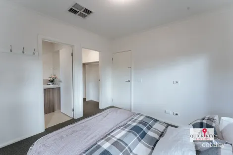 Property photo of 40 Oaky Crescent Cobblebank VIC 3338