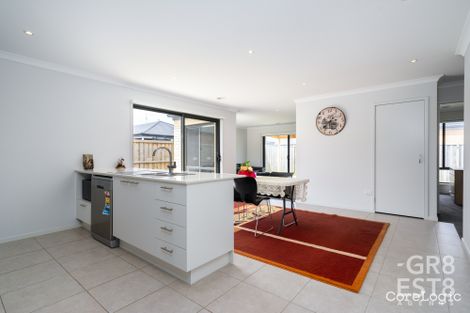 Property photo of 24 Meadowbrook Crescent Warragul VIC 3820