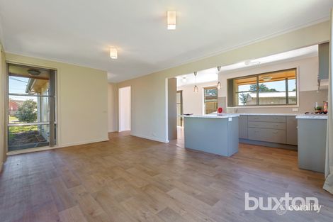 Property photo of 39 Willow Grove Wendouree VIC 3355