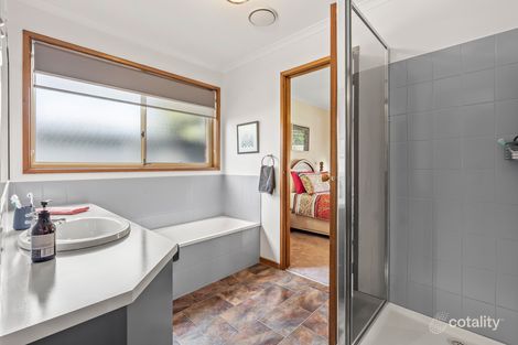 Property photo of 9 Nullica Court Berwick VIC 3806