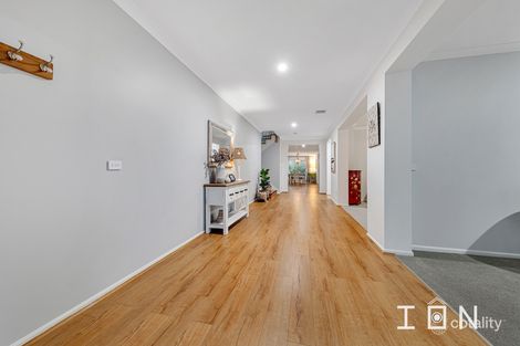 Property photo of 7 Club House Crescent Cranbourne East VIC 3977