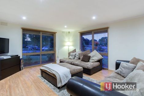 Property photo of 6 Lonsdale Crescent Cranbourne North VIC 3977